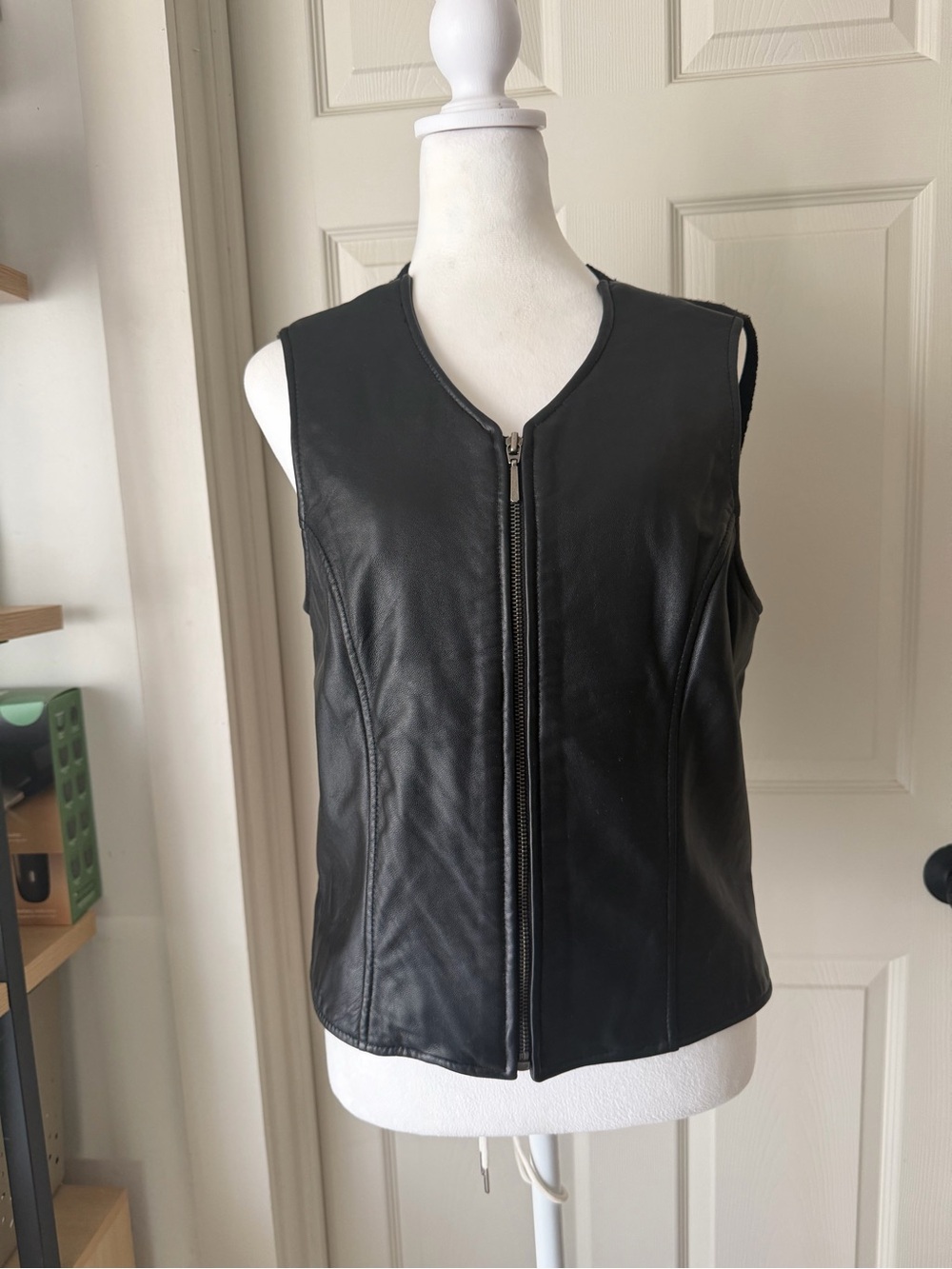 Valerie Stevens New Zealand Lambskin Leather Zip Front Sweater Vest Black S